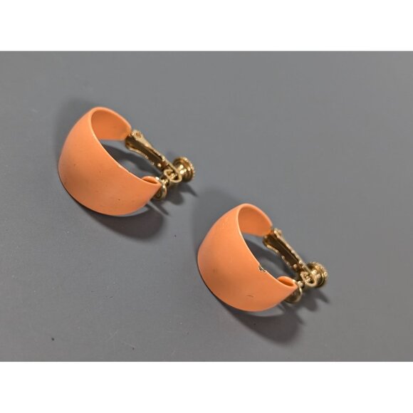 Vintage Napier Orange Peach Metal Hoop Earrings Screw Back CLip - Picture 4 of 8